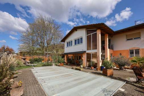 Grundstück Süd- und Westseite - Zweifamilienhaus in 79539 Lörrach mit 224m² kaufen