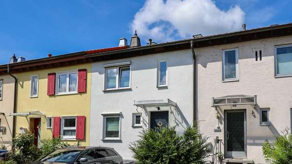 Außenansicht Front Außenansicht Front - Reihenmittelhaus in 79539 Lörrach mit 120m² kaufen