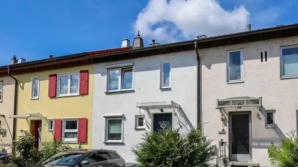 Zentral gelegenes, modernisiertes Reihenmittelhaus – ideal für Familien!!