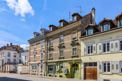 Denkmalgeschütztes Mehrfamilienhaus mit Gastronomiefläche in bester Innenstadtlage!