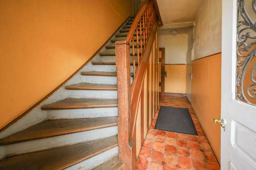 Treppenaufgang MFH Treppenaufgang MFH - Mehrfamilienhaus in 79539 Lörrach mit 256m² kaufen
