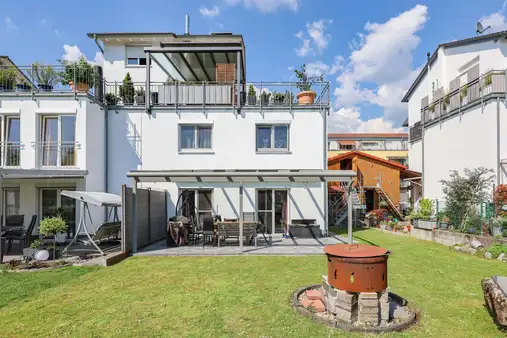 Traumhafte 4-Zimmer-Wohnung mit Haus-Charakter, Garten & PV-Anlage – Wohlfühlen auf zwei Etagen!