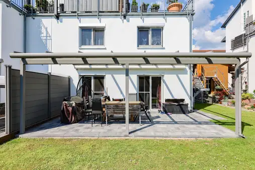 Traumhafte 4-Zimmer-Wohnung mit Haus-Charakter, Garten & PV-Anlage – Wohlfühlen auf zwei Etagen!