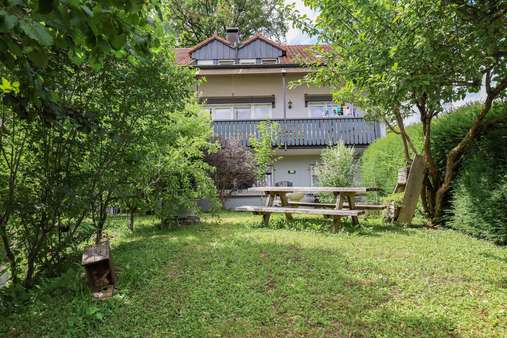 Blick vom Gartenbereich Blick vom Gartenbereich - Zweifamilienhaus in 79541 Lörrach mit 298m² kaufen