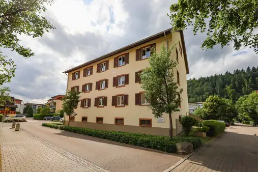 Stilvoll modernisierte 3-Zimmer-Wohnung mit Carport in ruhiger und zentrumsnaher Lage von Schopfheim