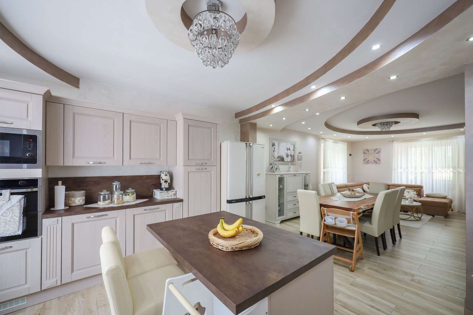 Küchenbereich mit Blick in den Wohnbereich - Etagenwohnung in 79650 Schopfheim mit 85m² kaufen