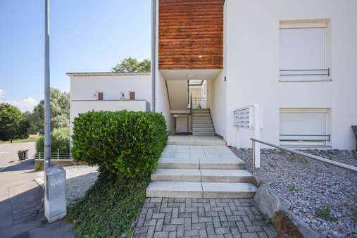 Haupteingang Haupteingang - Attikawohnung in 79539 Lörrach mit 73m² kaufen