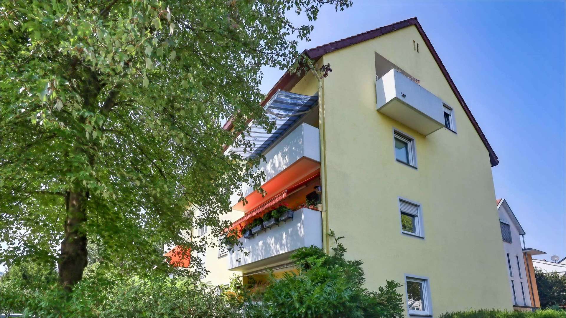 Seitliche Außenansicht Seitliche Außenansicht - Erdgeschosswohnung in 79540 Lörrach mit 156m² kaufen