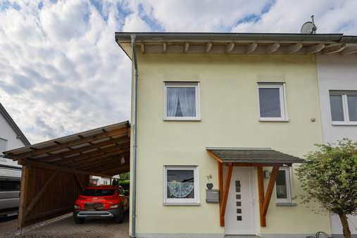 Ansicht Nord mit Carport Ansicht Nord mit Carport - Doppelhaushälfte in 79585 Steinen mit 118m² kaufen