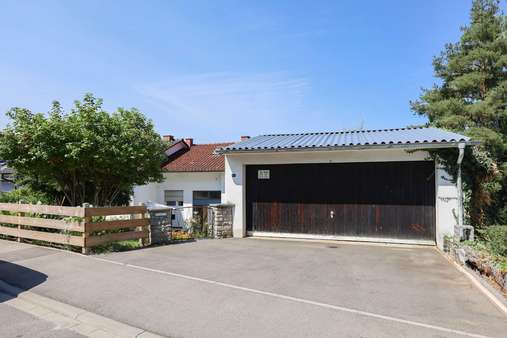 Garage Hangstr. 51 Garage Hangstr. 51 - Doppelhaushälfte in 79539 Lörrach mit 160m² kaufen
