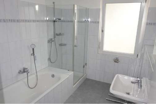 Badezimmer Obergeschoss - Reihenendhaus in 79576 Weil am Rhein mit 135m² kaufen