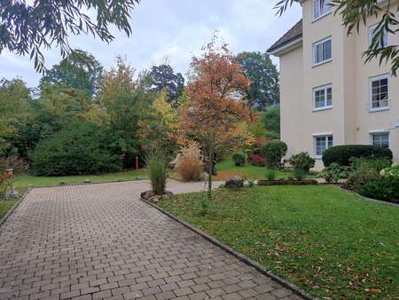 Nachbarhaus und Baugrundstück - Grundstück in 79410 Badenweiler mit 1195m² kaufen