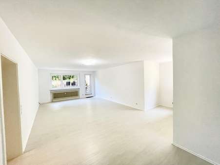 Großes Wohn-Esszimmer - Souterrain-Wohnung in 79576 Weil am Rhein mit 87m² kaufen