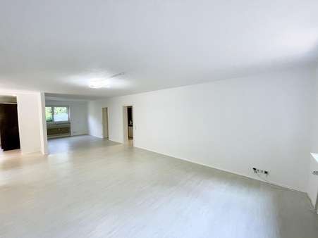 Offen gestaltet zur Küche - Souterrain-Wohnung in 79576 Weil am Rhein mit 87m² kaufen