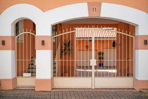 Eingangsportal - Einfamilienhaus in 79379 Müllheim mit 234m² kaufen