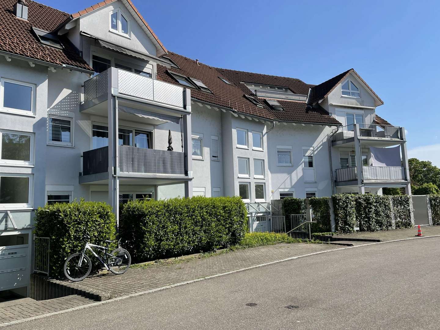 Modernes Wohnhaus - Dachgeschosswohnung in 79639 Grenzach-Wyhlen mit 133m² kaufen