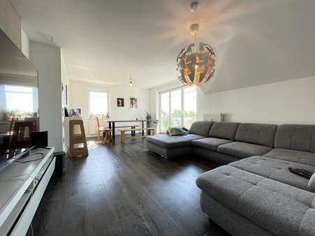Wohnzimmer - Dachgeschosswohnung in 79639 Grenzach-Wyhlen mit 133m² kaufen