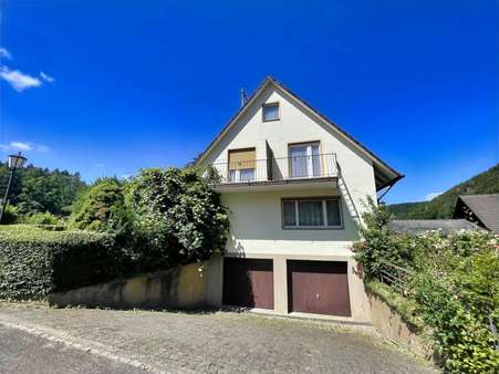 Ansicht Haus 2 von Osten mit Zugang Garage - Zweifamilienhaus in 79410 Badenweiler mit 279m² kaufen