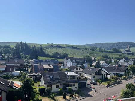 Ausblick vom Balkon Ausblick vom Balkon - Etagenwohnung in 79424 Auggen mit 97m² kaufen