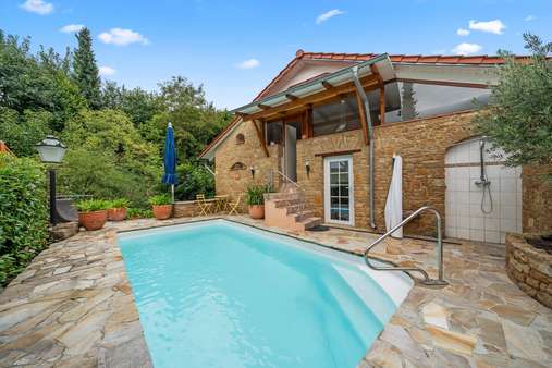 Privatsphäre am Pool Privatsphäre am Pool - Einfamilienhaus in 79379 Müllheim mit 234m² kaufen