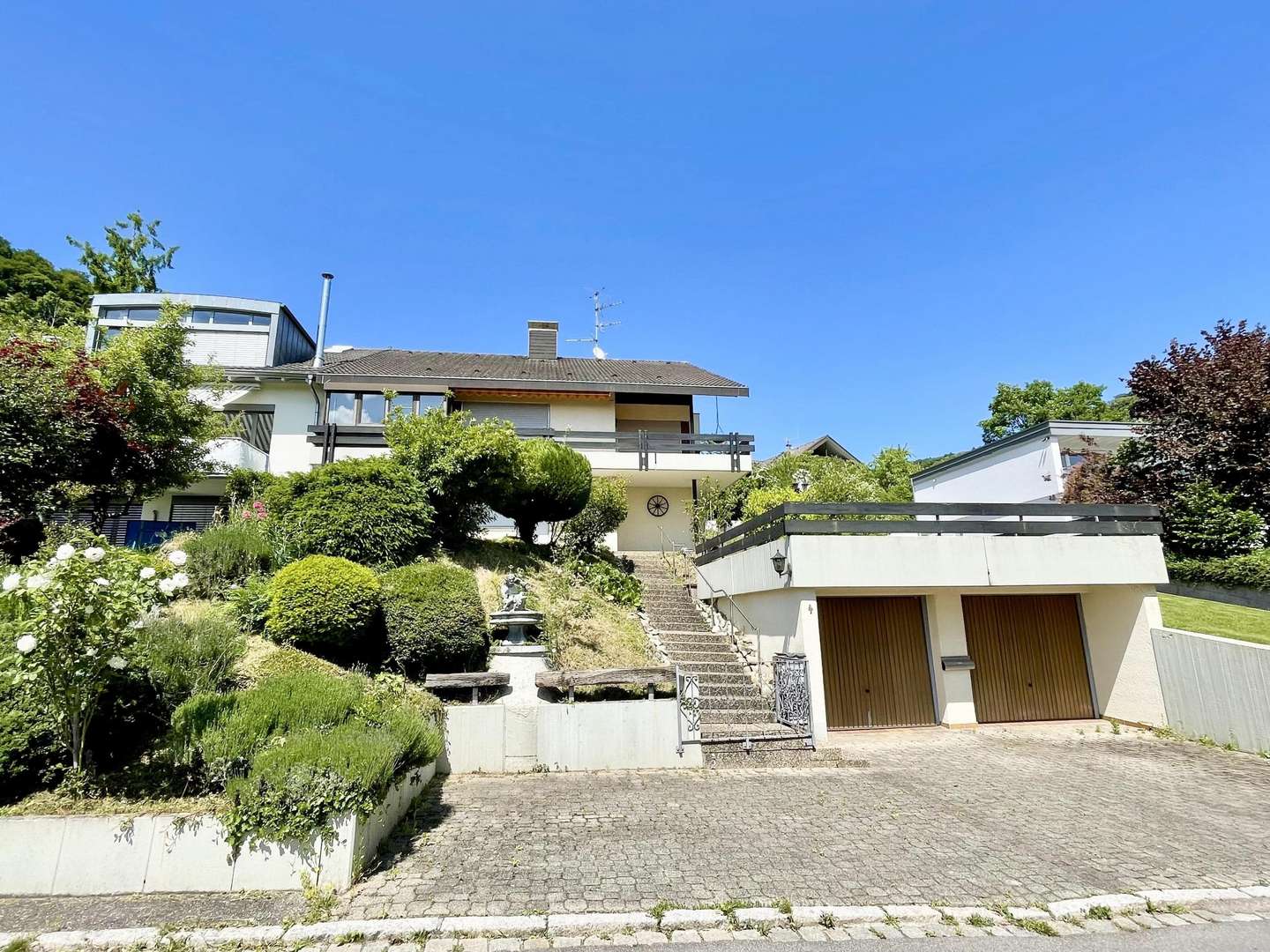 Doppelhaushälfte mit Garagen Doppelhaushälfte mit Garagen - Doppelhaushälfte in 79639 Grenzach-Wyhlen mit 170m² kaufen