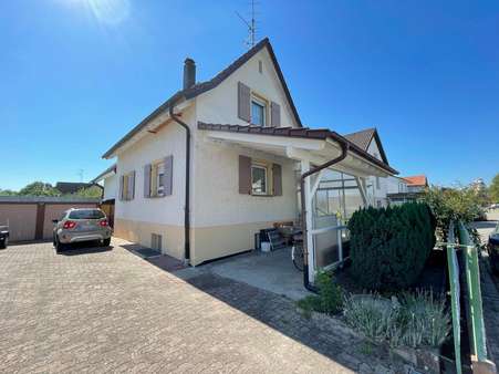 Garagenvorplatz - Zweifamilienhaus in 79576 Weil am Rhein mit 180m² kaufen