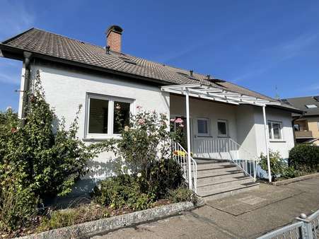 Hauseingang - Zweifamilienhaus in 79395 Neuenburg mit 310m² kaufen