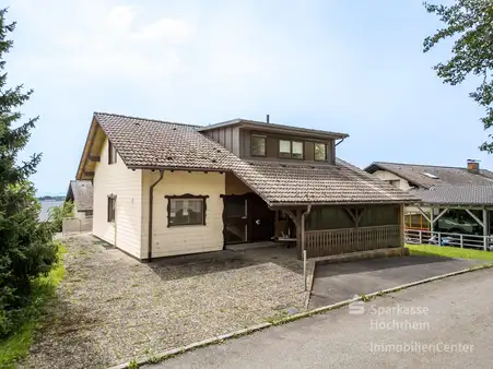 Am Ortsrand mit Alpensicht lässt es sich gut leben! Gepflegtes Einfamilienhaus in Hottingen