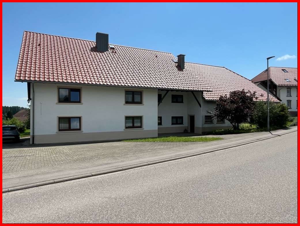 Blick Wohn- u. Ökonomiegebäude - Mehrfamilienhaus in 79809 Weilheim mit 323m² kaufen