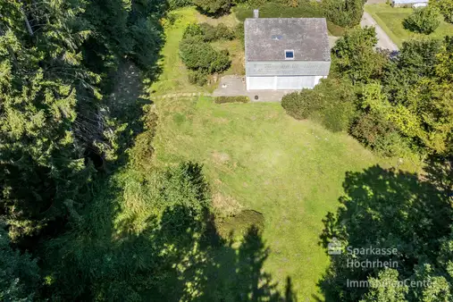 Architektenhaus für die kleine Familie - nahezu in Alleinlage am Waldrand mit über 3.600 qm Fläche!