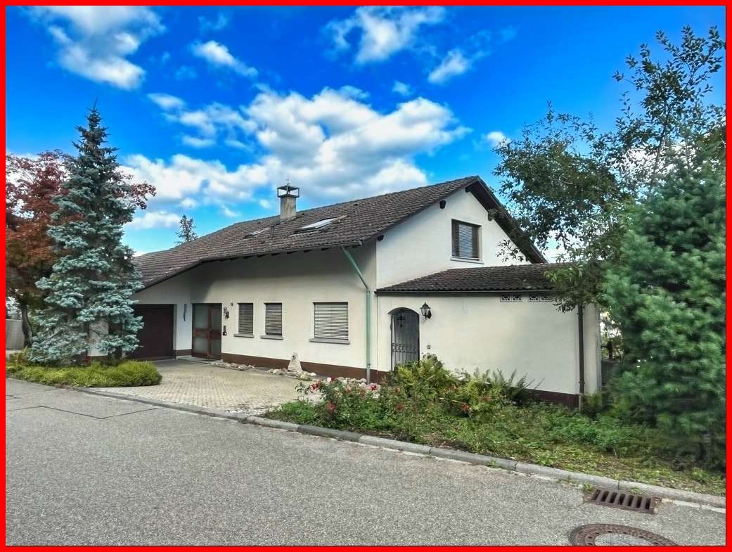 Blick Gebäude, Eingang - Zweifamilienhaus in 79761 Waldshut-Tiengen mit 246m² kaufen