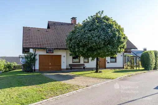 EFH mit viel Platz innen und außen, familienfreundliche Lage und eine wunderbare Aussicht