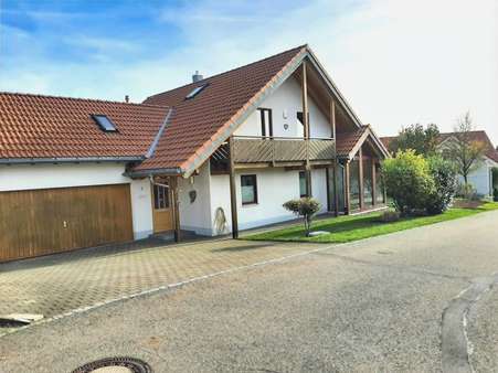 Blick Eingangsbereich, Garage - Einfamilienhaus in 79862 Höchenschwand mit 166m² kaufen