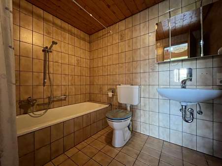 Badezimmer OG - Maisonette-Wohnung in 79771 Klettgau mit 103m² mieten