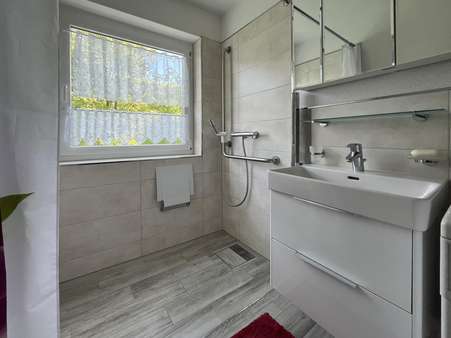 Badezimmer - Etagenwohnung in 79798 Jestetten mit 80m² kaufen