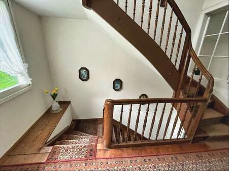 Blick Treppenhaus 1.OG - Mehrfamilienhaus in 79761 Waldshut-Tiengen mit 270m² als Kapitalanlage kaufen