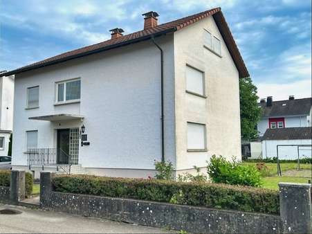 Seitenansicht Seitenansicht - Zweifamilienhaus in 79787 Lauchringen mit 138m² kaufen