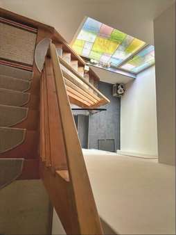 Perspektivansicht Treppenhaus mit Ornamentglas Perspektivansicht Treppenhaus mit Ornamentglas - Zweifamilienhaus in 79787 Lauchringen mit 138m² kaufen