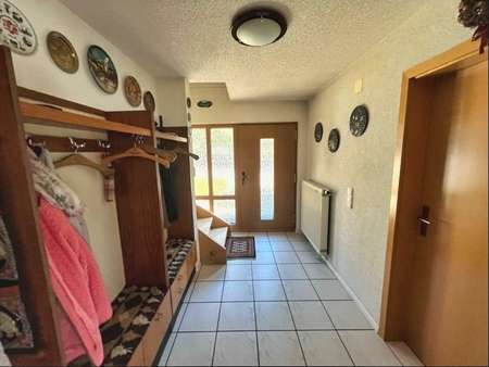 Blick Diele Blick Diele - Zweifamilienhaus in 79790 Küssaberg mit 201m² kaufen