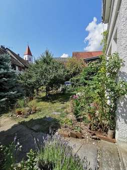 Blick Idyllischen Garten - Reihenendhaus in 79771 Klettgau mit 166m² kaufen