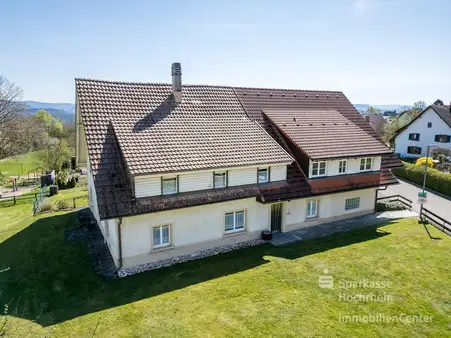 Altehrwürdiges Bauernhaus mit viel Platz sowohl innen als auch außen