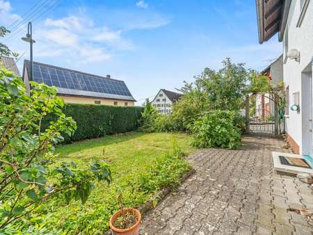 Garten mit Eingang EG - Zweifamilienhaus in 88630 Pfullendorf mit 179m² kaufen