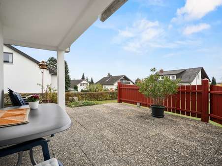 große teils überdachte Terrasse nach Süden - Zweifamilienhaus in 78333 Stockach mit 205m² kaufen