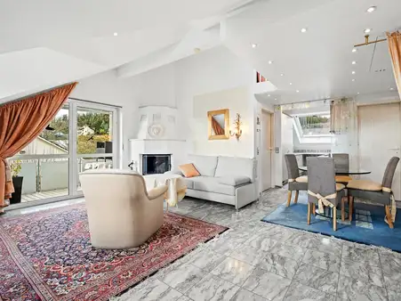 Wohlfühlen - in ruhiger und seenaher Lage
hochwertige 2 Zimmer Dachgeschosswohnung