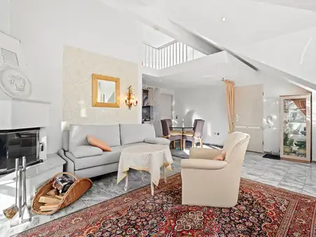 Wohlfühlen - in ruhiger und seenaher Lage
hochwertige 2 Zimmer Dachgeschosswohnung