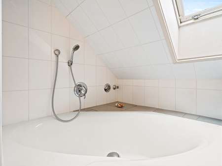 2. OG Eckbadewanne - Mehrfamilienhaus in 88069 Tettnang mit 314m² kaufen