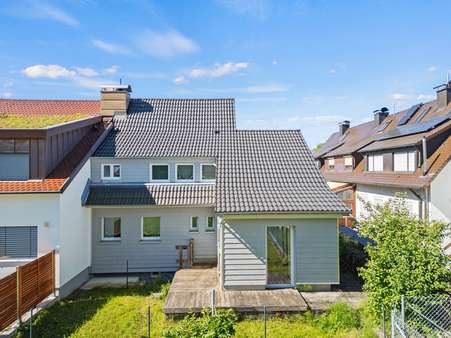Aussenansicht Nord-Ost Ansicht - Doppelhaushälfte in 88045 Friedrichshafen mit 110m² kaufen