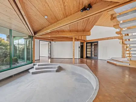 Geometrie des Besonderen – Einzigartige Architektenvilla in ruhiger Aussichtslage