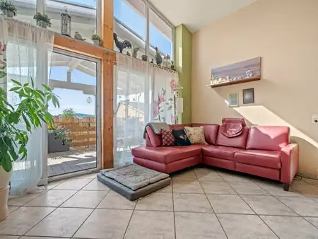 Reitanlage mit 5-Zimmer-Wohnung, 41 Pferdeboxen, Reithalle und Außensandplatz