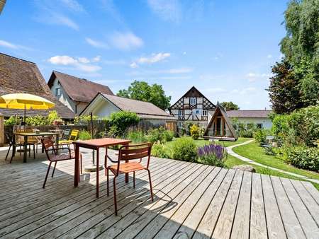 Blick in den Garten von der großen Terrasse - Zweifamilienhaus in 88662 Überlingen mit 136m² kaufen